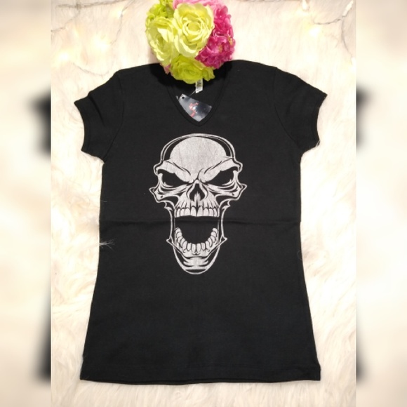 Bella silver skull print, black tee,size "M" - Picture 3 of 7